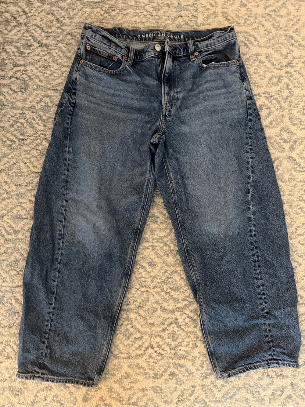 American Eagle Barrel Mid-Rise Jeans 6 Short